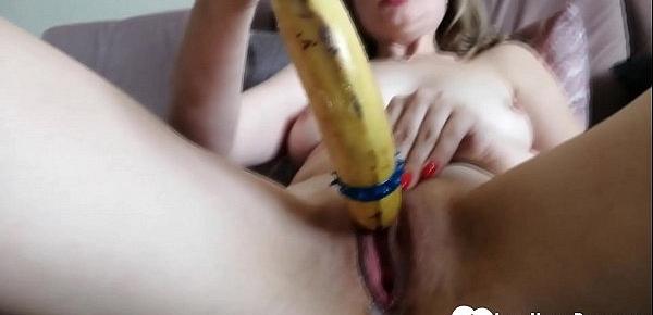  Lonely mom uses a banana on herself